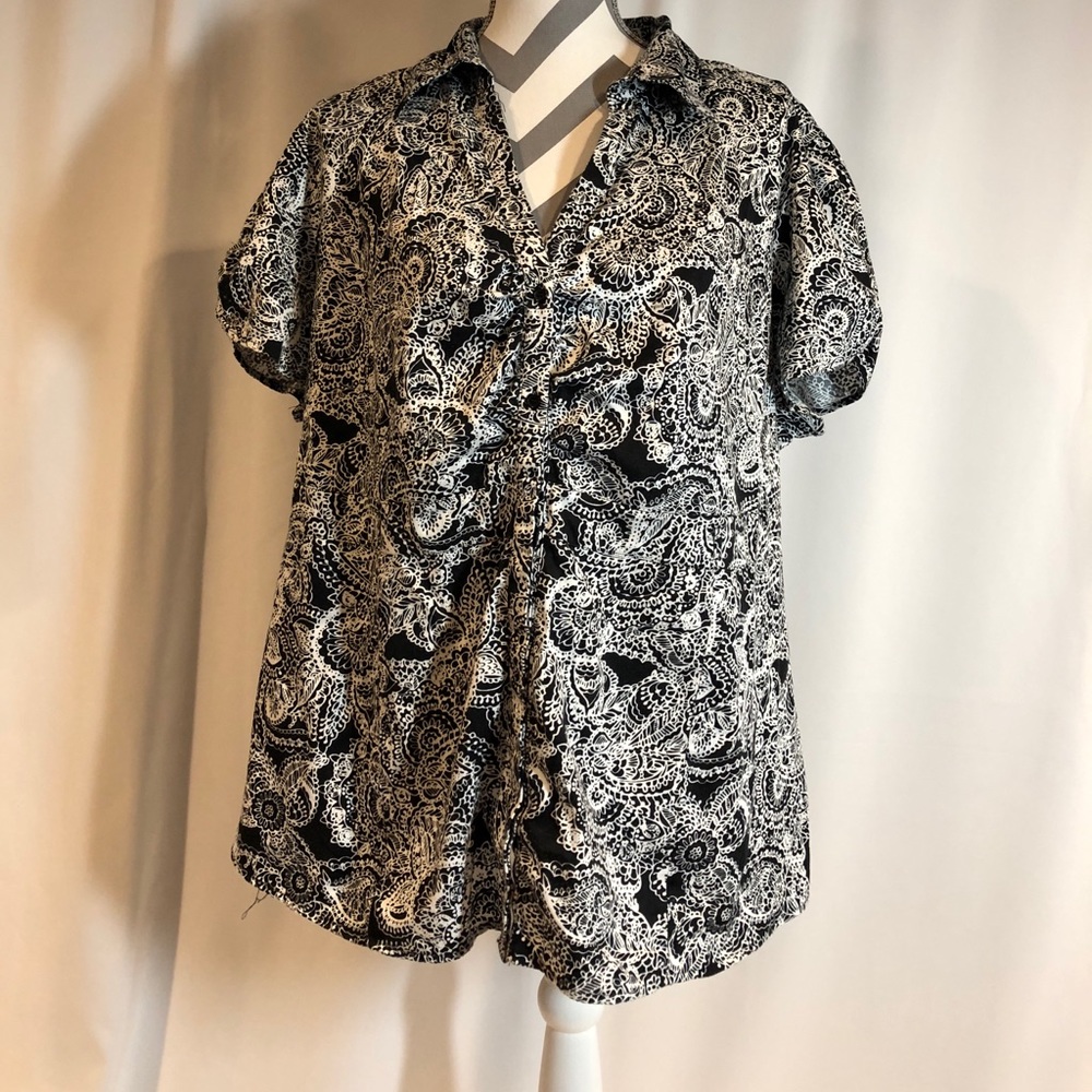 Like New Apt 9 Black and White Top Size 2X